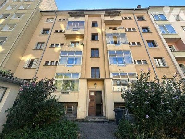 Chambéry secteur Carré Curial appartement T4 traversant et lumineux de 86 m² à rénover.

Situ...