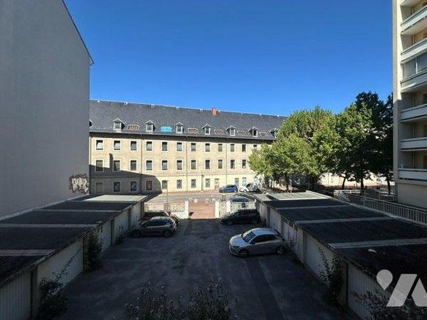 Chambéry secteur Carré Curial appartement T4 traversant et lumineux de 86 m² à rénover.

Situ...