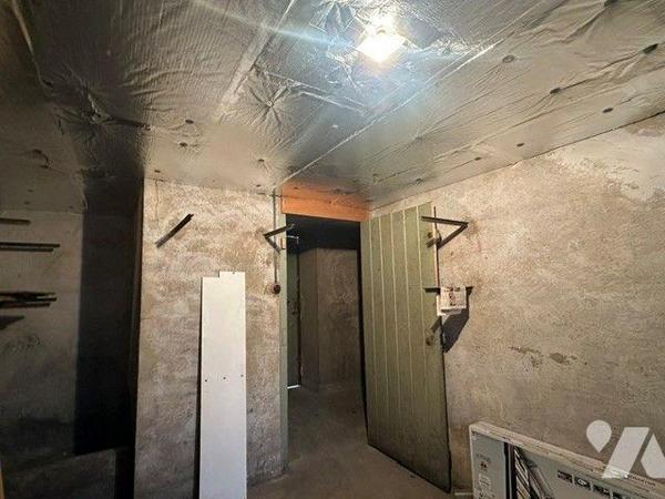 Chambéry secteur Carré Curial appartement T4 traversant et lumineux de 86 m² à rénover.

Situ...