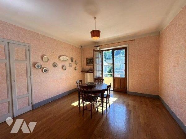 Chambéry secteur Carré Curial appartement T4 traversant et lumineux de 86 m² à rénover.

Situ...