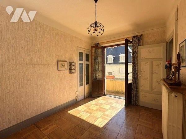 Chambéry secteur Carré Curial appartement T4 traversant et lumineux de 86 m² à rénover.

Situ...