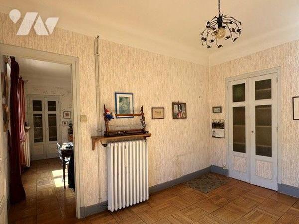 Chambéry secteur Carré Curial appartement T4 traversant et lumineux de 86 m² à rénover.

Situ...