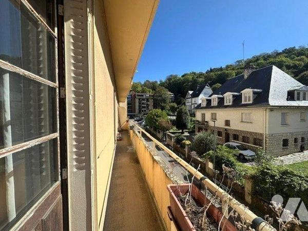 Chambéry secteur Carré Curial appartement T4 traversant et lumineux de 86 m² à rénover.

Situ...