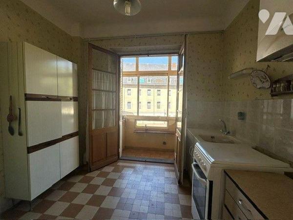 Chambéry secteur Carré Curial appartement T4 traversant et lumineux de 86 m² à rénover.

Situ...