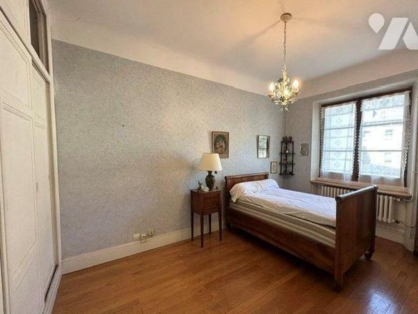 Chambéry secteur Carré Curial appartement T4 traversant et lumineux de 86 m² à rénover.

Situ...