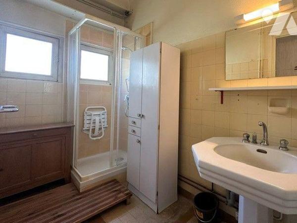 Chambéry secteur Carré Curial appartement T4 traversant et lumineux de 86 m² à rénover.

Situ...