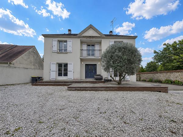 Maison 6 pièces - 209 m² sur un terrain de 1101 m²