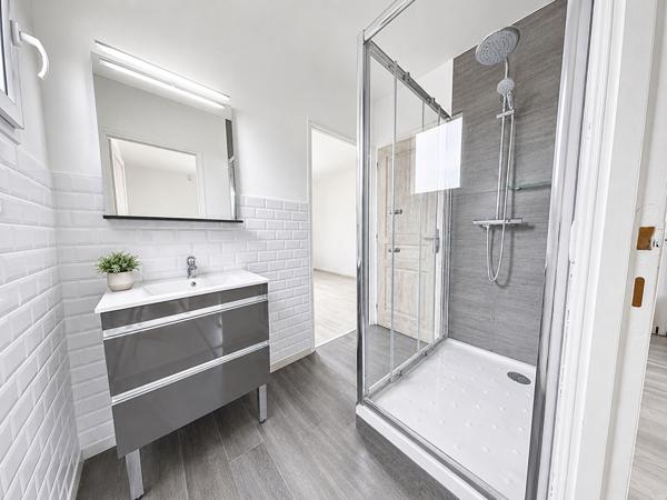 Maison 6 pièces - 209 m² sur un terrain de 1101 m²