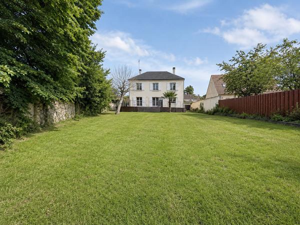 Maison 6 pièces - 209 m² sur un terrain de 1101 m²