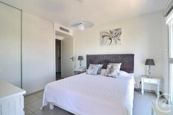Appartement T4 à vendre  4 pièces - 91,82 m 2   FREJUS  - 83