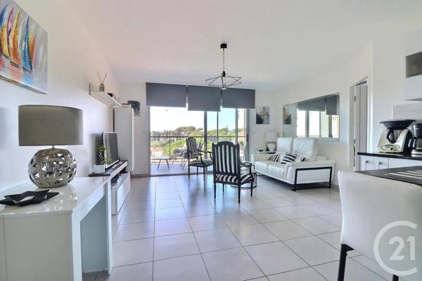 Appartement T4 à vendre  4 pièces - 91,82 m 2   FREJUS  - 83