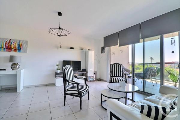 Appartement T4 à vendre  4 pièces - 91,82 m 2   FREJUS  - 83