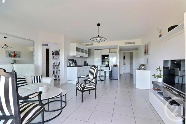 Appartement T4 à vendre  4 pièces - 91,82 m 2   FREJUS  - 83