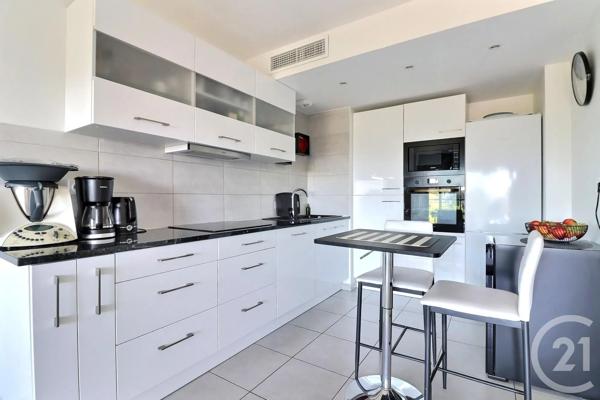Appartement T4 à vendre  4 pièces - 91,82 m 2   FREJUS  - 83