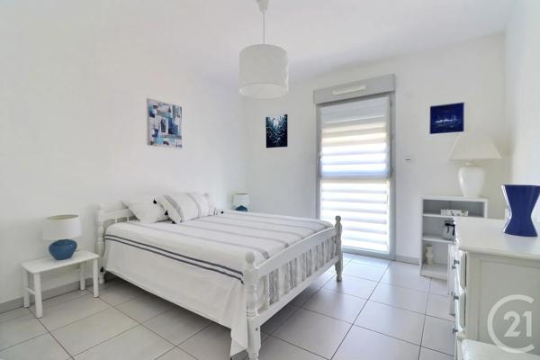 Appartement T4 à vendre  4 pièces - 91,82 m 2   FREJUS  - 83