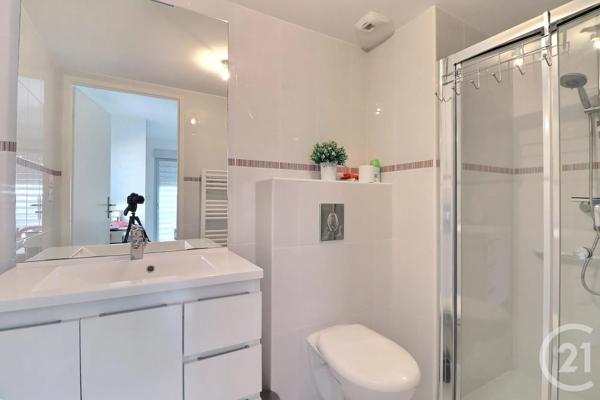 Appartement T4 à vendre  4 pièces - 91,82 m 2   FREJUS  - 83