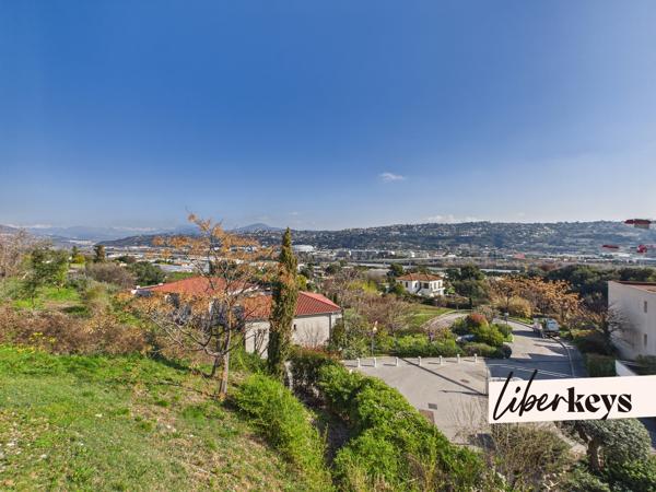 T2 avec terrasse, jardin privatif et double parking – Saint-Laurent-du-Var