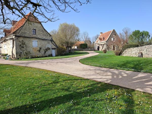 Domaine touristique d'exception du XVIIIe siècle , exploitable immédiatement !
