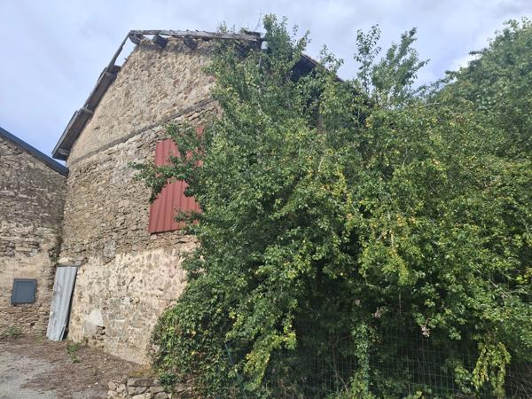 Terrain commercial avec bâtiment à rénover – Périphérie de Bellac