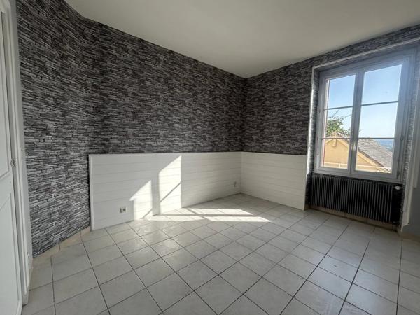 Vente                                                      Maison
                        
                     4 pièces                      116 m2                     à Jars