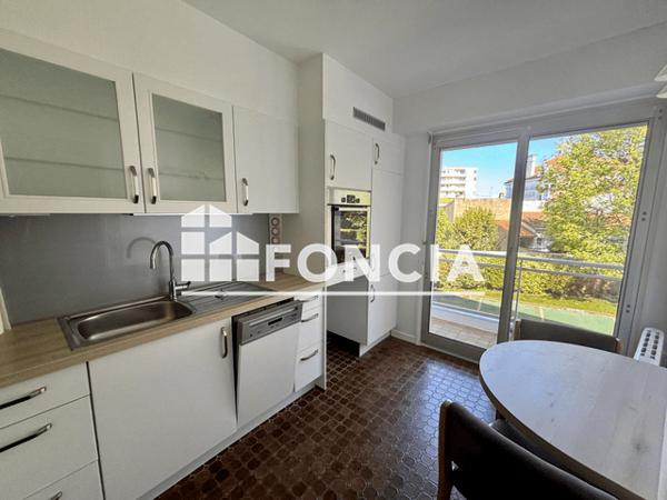 Location Appartement 3 pièces 81.11 m² - 68 RUE DOCTEUR PAUL METADIER Royan 17200