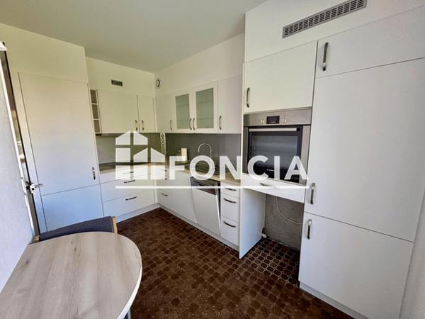 Location Appartement 3 pièces 81.11 m² - 68 RUE DOCTEUR PAUL METADIER Royan 17200