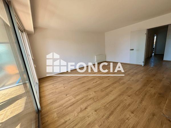 Location Appartement 3 pièces 81.11 m² - 68 RUE DOCTEUR PAUL METADIER Royan 17200