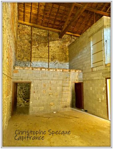 Maison avec deux niveaux indépendants et garage à vendre à VETRE SUR ANZON (42)