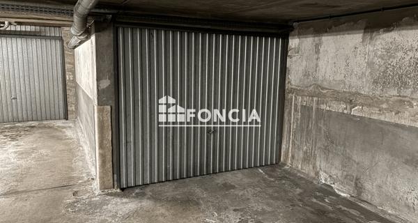À vendre Parking 25 m² - Versailles 78000