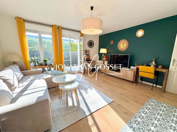 Andresy: Appartement récent 2pcs de 47m2 avec terrasse privative en plein coeur du centre ville