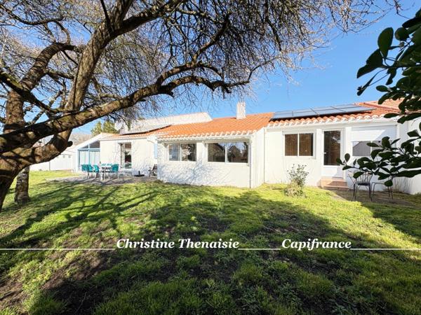 Maison de charme à vendre Plain-pied, 4 chambres dont 3 avec entrées indépendantes, Grand garage, Studio à aménager, 2 entrées sur 1200 m2 de terrain, SAINT HILAIRE DE RIEZ (85)