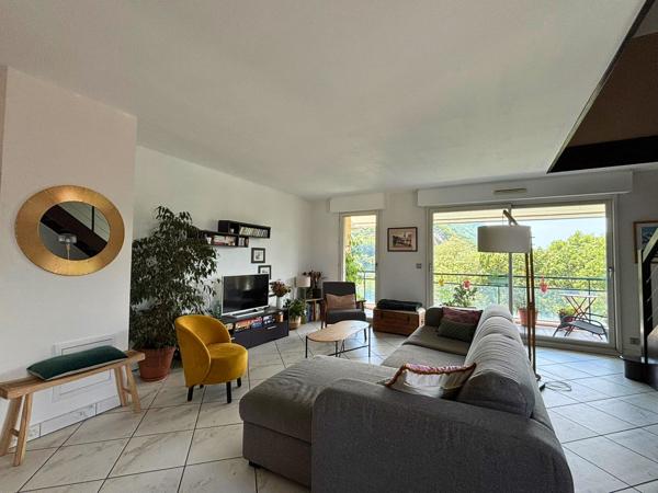 Duplex T4 Lumineux de 104 m² - 3 chambres aux Portes de Genève