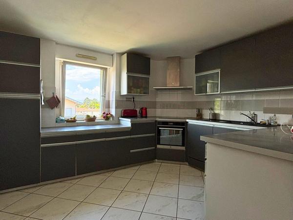 Duplex T4 Lumineux de 104 m² - 3 chambres aux Portes de Genève