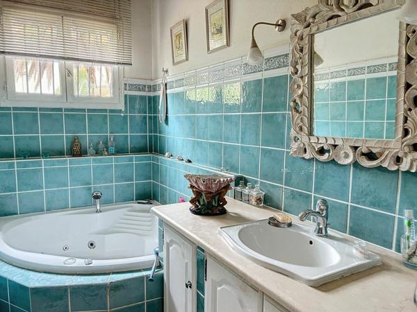 Maison à vendre    6 pièces •  Saint-Raphaël