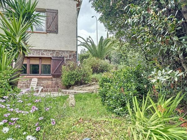 Maison à vendre    6 pièces •  Saint-Raphaël