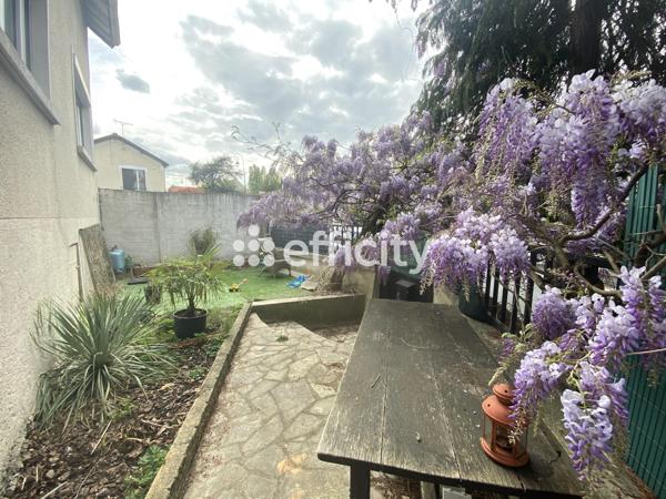 Maison
         4 pièces
        - 100 m² Exclusivité 335 000 € *