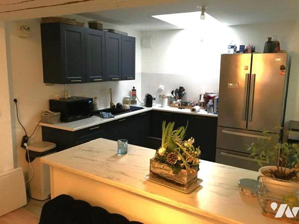 Une maison de ville semi-mitoyenne rénovée.