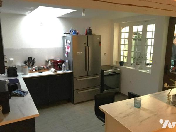 Une maison de ville semi-mitoyenne rénovée.