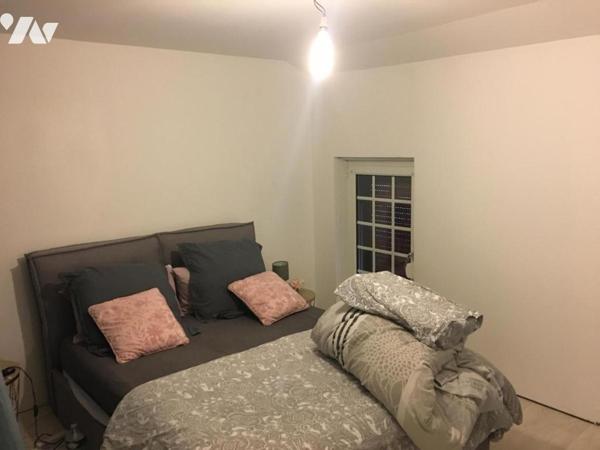 Une maison de ville semi-mitoyenne rénovée.