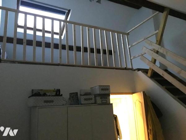 Une maison de ville semi-mitoyenne rénovée.