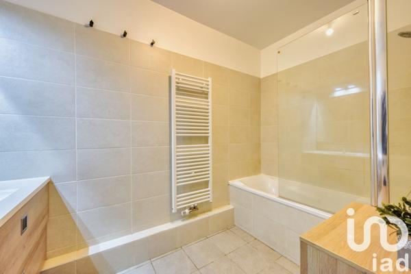 Appartement 3 pièces de 61 m² à Le Plessis-Robinson (92350)