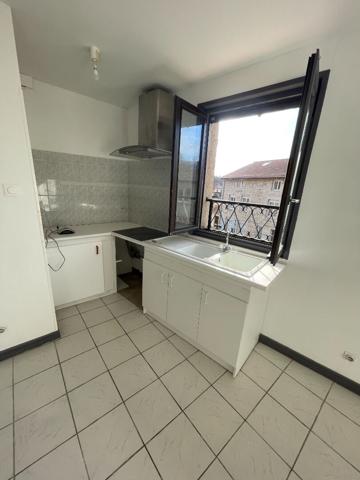 Maison de village située en centre-ville de Lapte