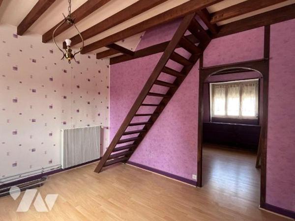 Idéalement situé  en centre ville de STEENBECQUE / Ensemble immobilier à moderniser en angle de...