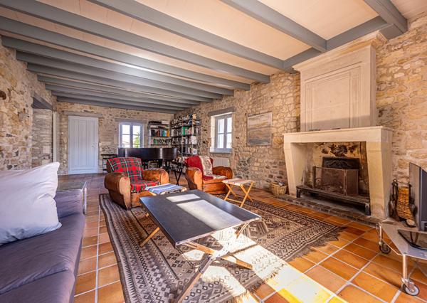 Maison de Charme à Mornac-sur-Seudre - Un Écrin de Sérénité