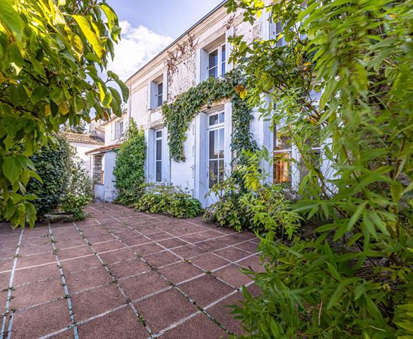 Maison de Charme à Mornac-sur-Seudre - Un Écrin de Sérénité