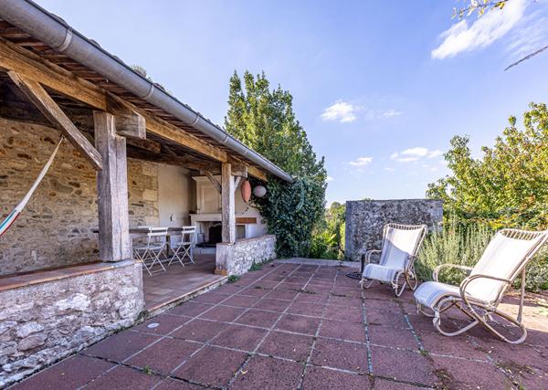 Maison de Charme à Mornac-sur-Seudre - Un Écrin de Sérénité