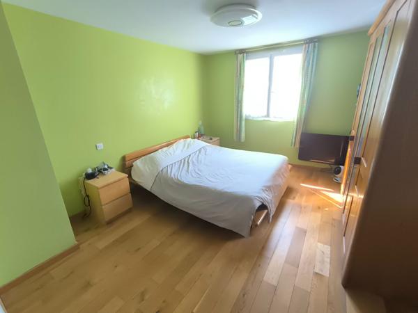 Maison Massy de 177.60 m² utiles en copropriété des années 2000 proche RER à pied garage, remise jardin clos