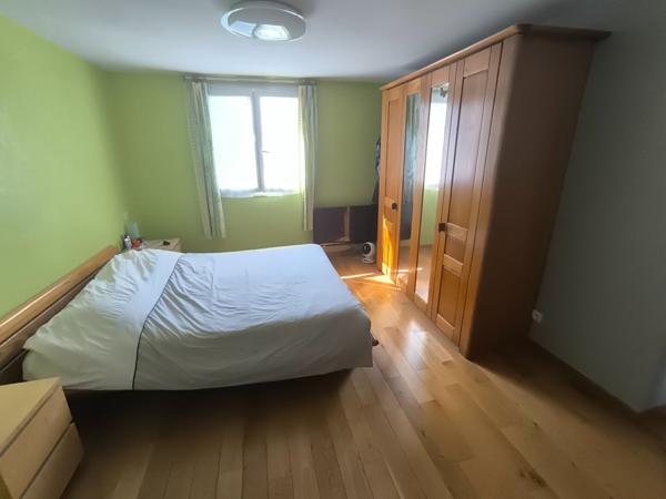 Maison Massy de 177.60 m² utiles en copropriété des années 2000 proche RER à pied garage, remise jardin clos