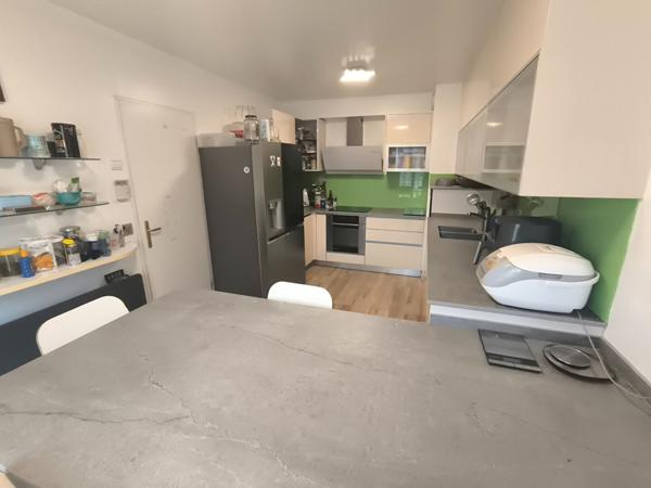 Maison Massy de 177.60 m² utiles en copropriété des années 2000 proche RER à pied garage, remise jardin clos