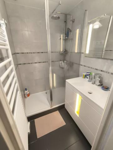 Maison Massy de 177.60 m² utiles en copropriété des années 2000 proche RER à pied garage, remise jardin clos